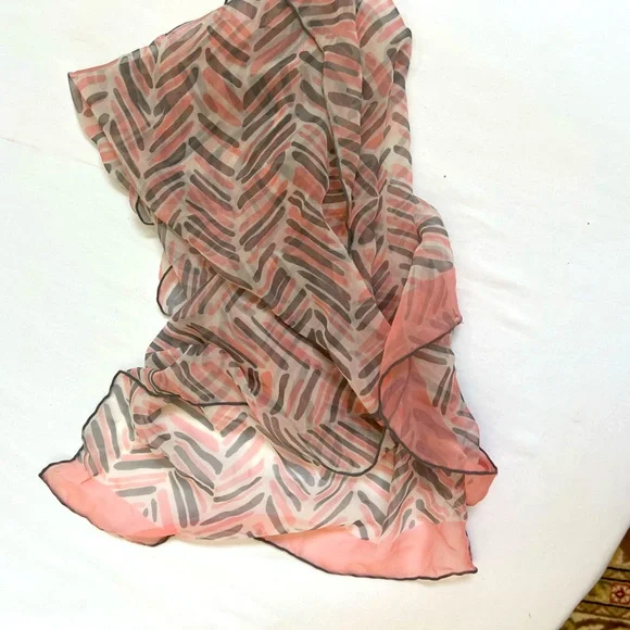 Shear Scarf Pink Gray Print Rectangle Rolled Edge 14"x 42" Unbranded Lightweight - Picture 2 of 6